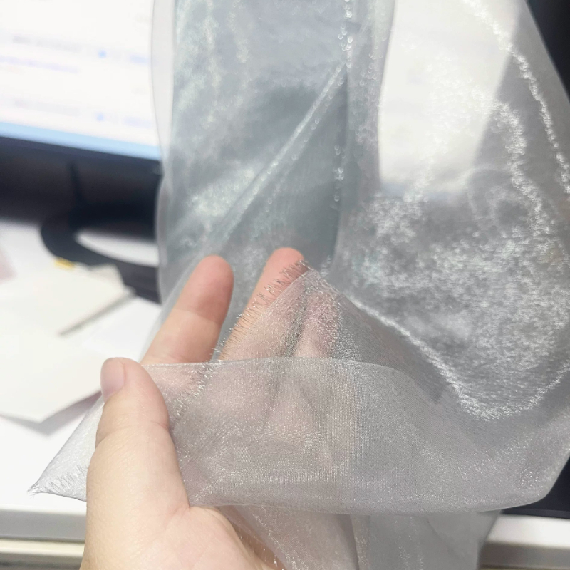Sewing Garments - Tissu en organza et mousseline gris/doré